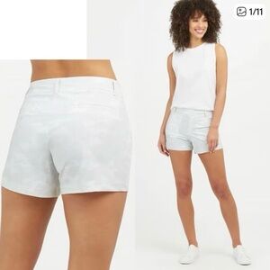 SPANX Light Gray Women's Shorts